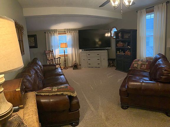 3rd image of 612 Union Ave NW