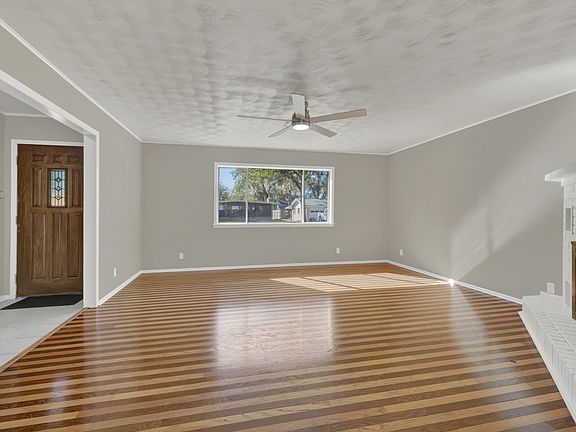 3rd image of 145 Bobolink Dr