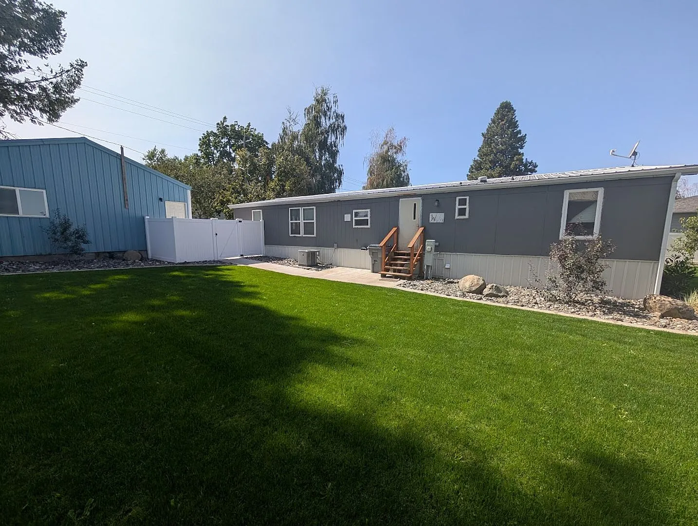 3 bedroom 2 bath Orchards house with SHOP! — Photo 1