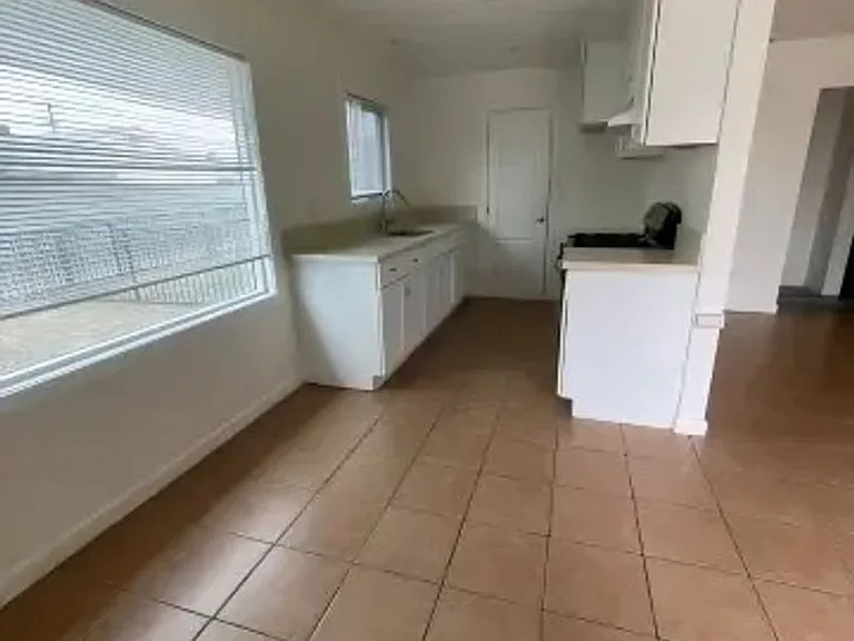 630 S Olive Ave — Photo 3