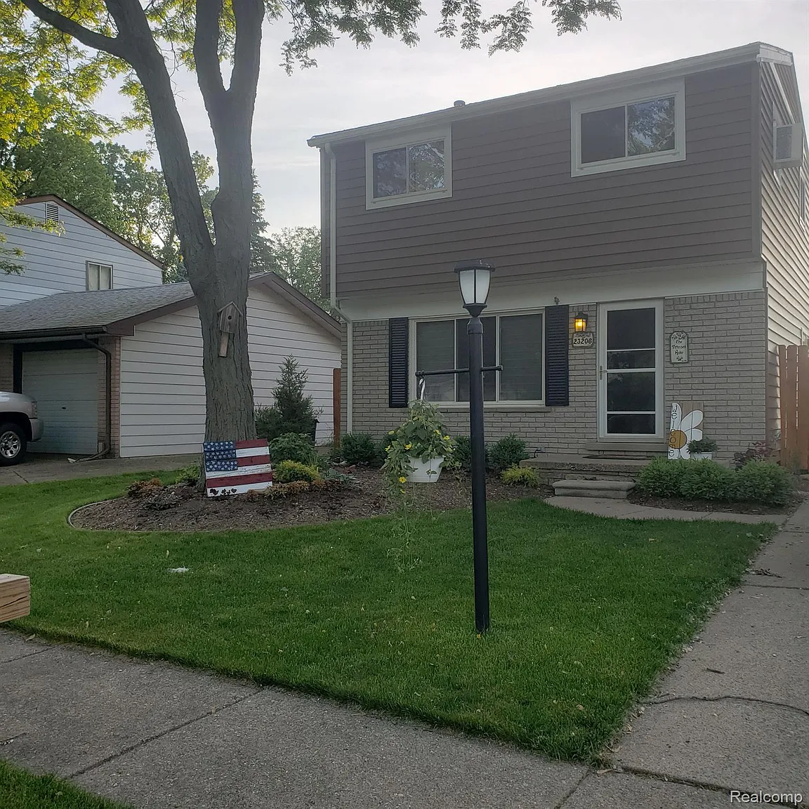 23206 Albion Ave photo 1