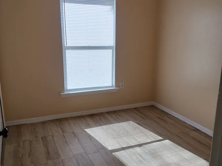 631 Llama Dr — Photo 9