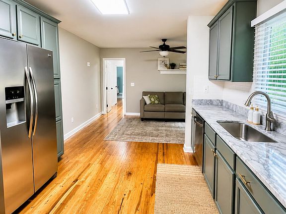 4th image of 115 Woodlawn St