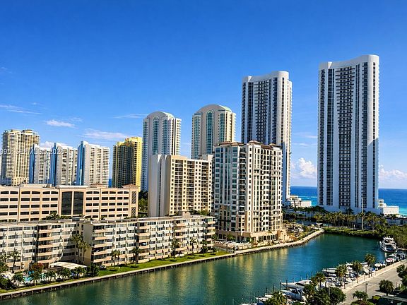 5th image of 300 Bayview Dr APT 1107