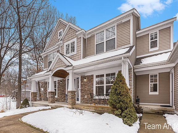 5th image of 8540 Camelot Ave NE
