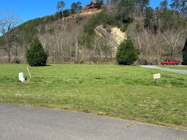 17 Harshaw Farm Dr, Murphy, NC 28906
