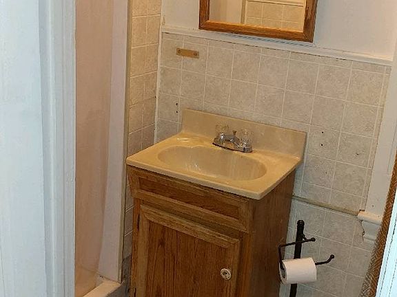 2nd image of 432 Newtonville Ave APT 1