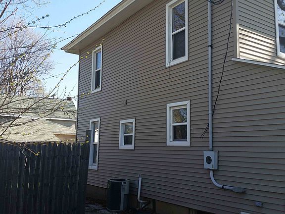 5th image of 203 S Oak St