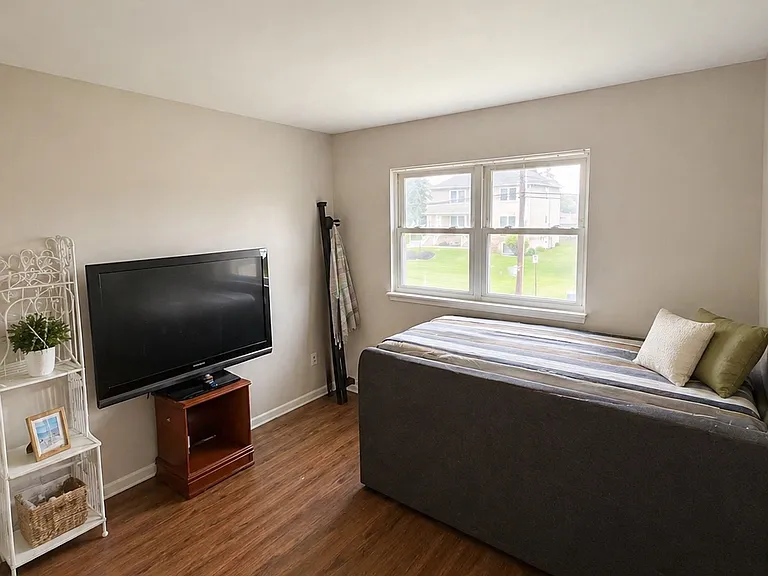 1664 Whitehall Ave — Photo 13