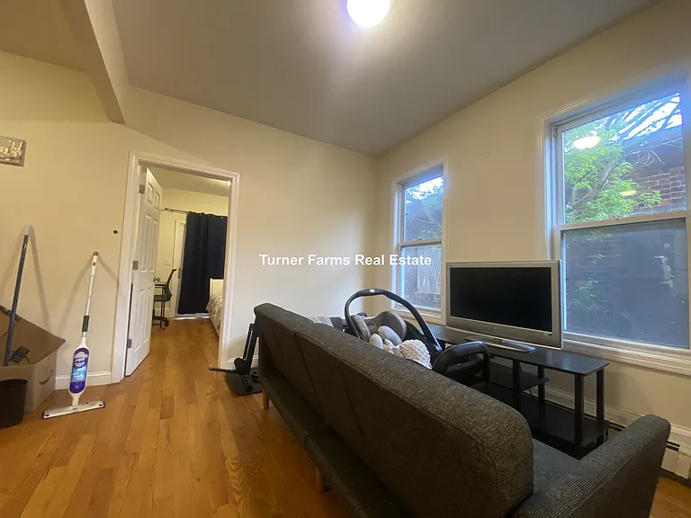 58 Medford St #1R — Photo 6