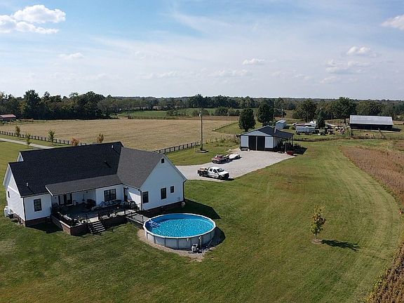 3rd image of 1626 Craycraft Rd