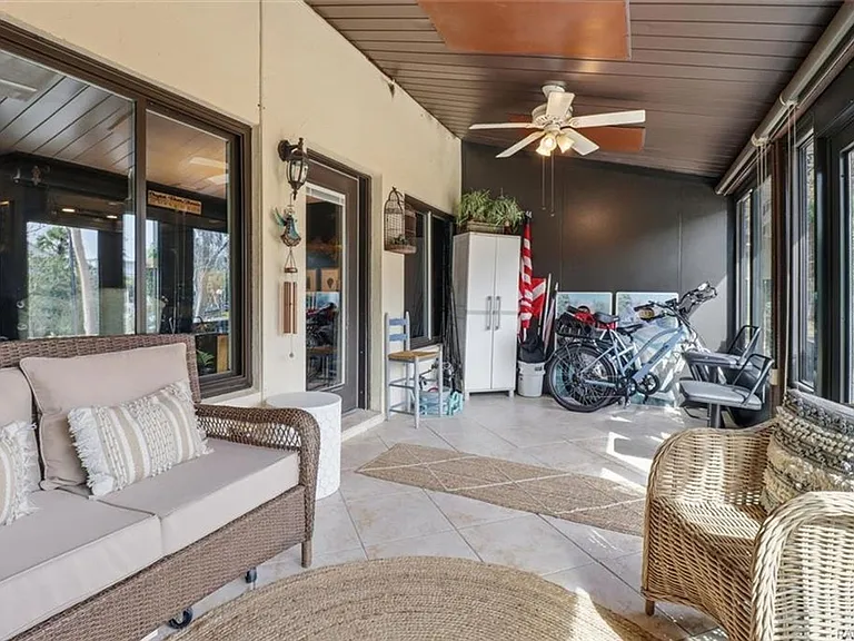 1637 SE Paradise Cir #204 — Photo 18