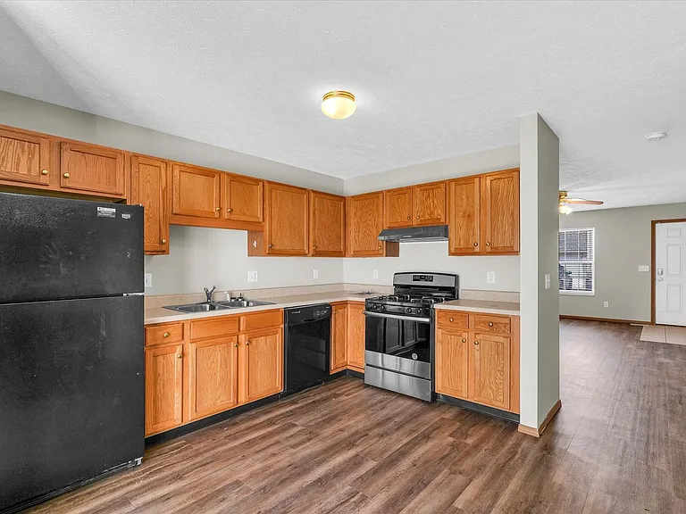 1017-1025 Maple Hill Rd — Photo 40