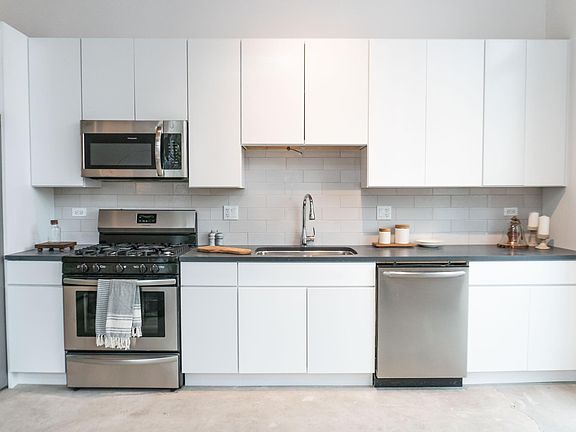 2nd image of 4601 N Paulina St #201