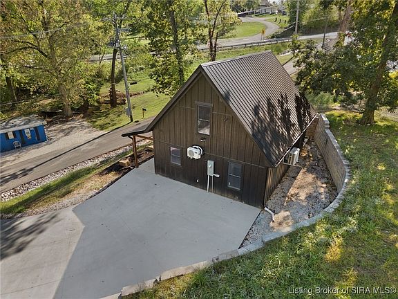 2nd image of 1189 S Plum Street