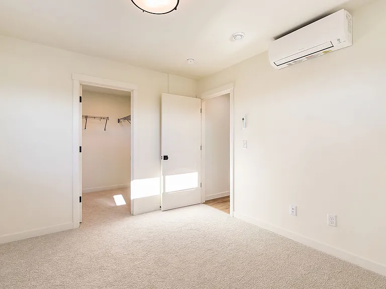 City Apartments — Photo 10
