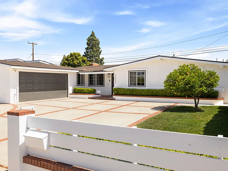 2362 Cornell Dr — Photo 3