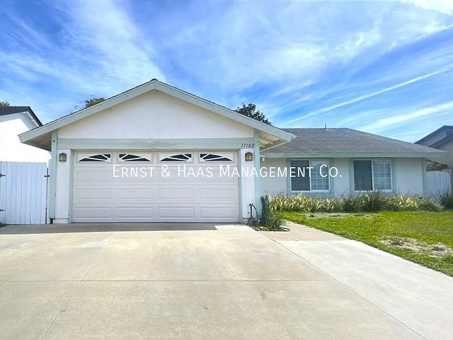 Wonderful 4-Bedroom Home Near Bolsa Chica Wetlands! — Photo 2