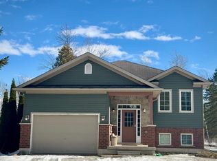 23 Robert St S, Wasaga Beach, ON L9Z2Y2