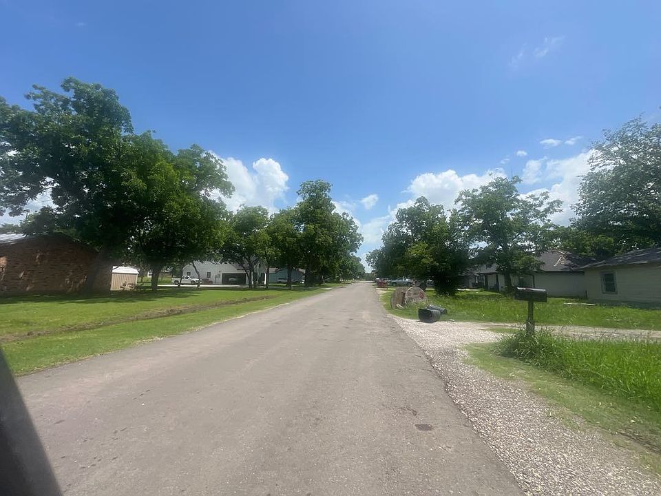 2nd image of 104 S 4th St