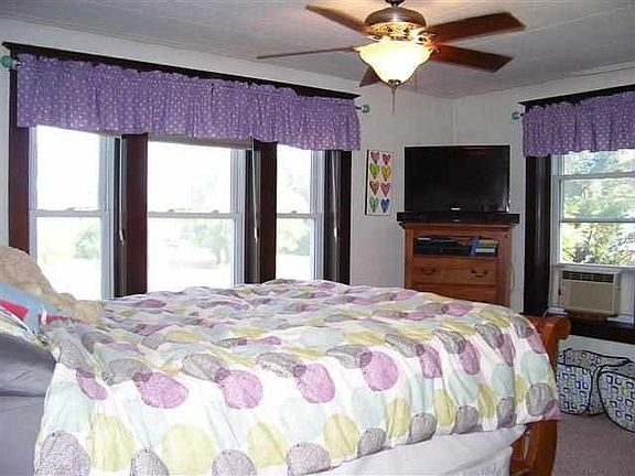 5th image of 109 N Lake St