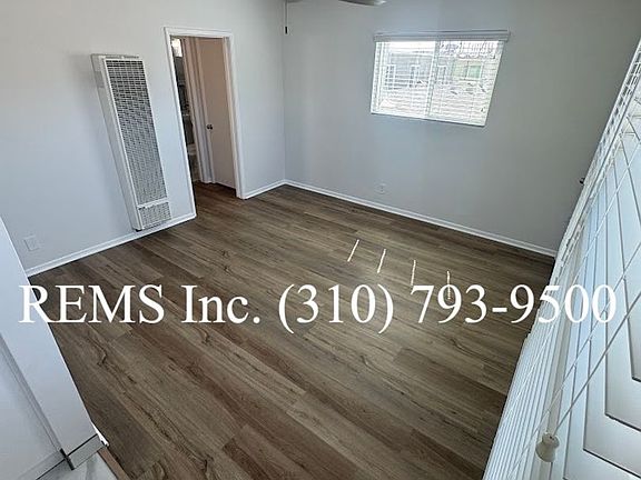 4th image of 911 Manhattan Ave #0