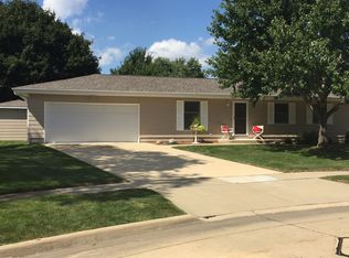 126 Devlin Cir, Cedar Falls, IA 50613