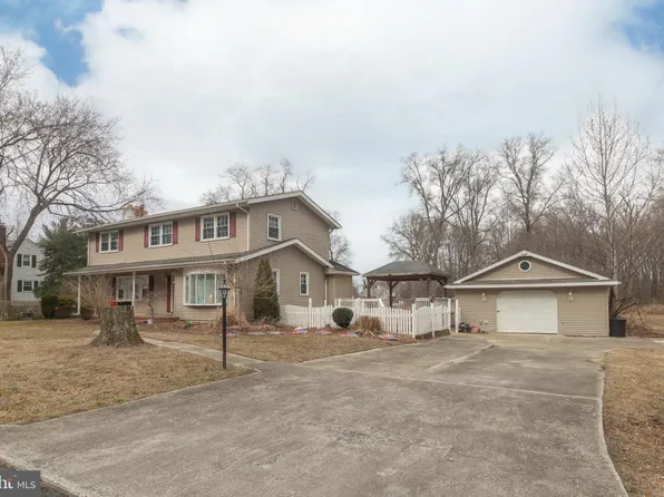 588 Orchard Dr, Penns Grove, NJ 08069