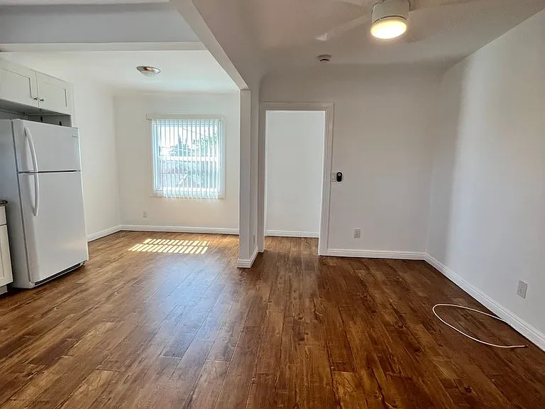4172 S Hobart Blvd — Photo 13