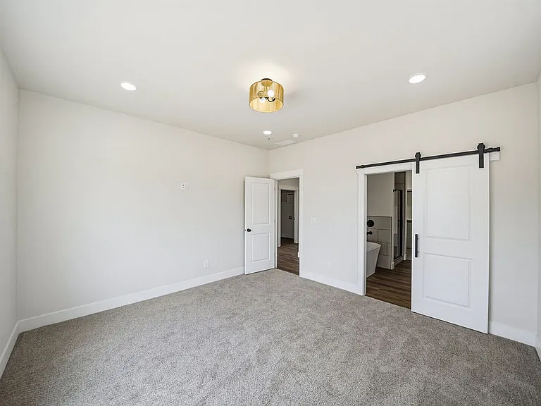 475 E River Ln — Photo 39