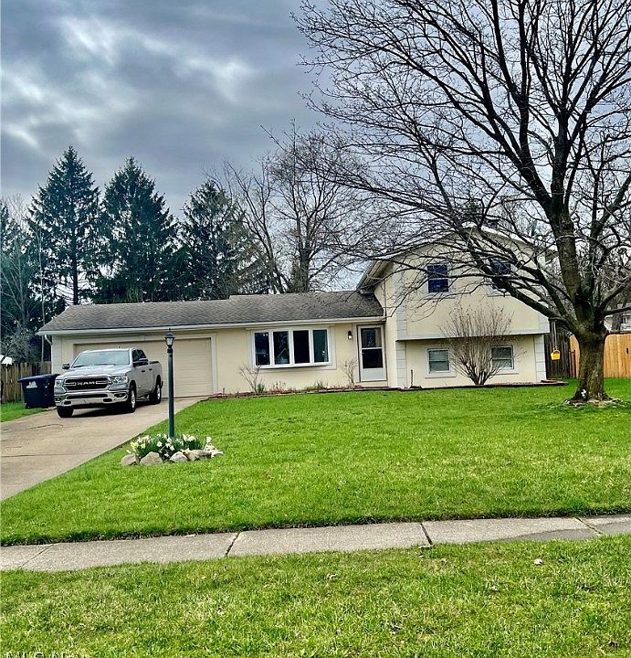 1st image of 332 Bruce Dr
