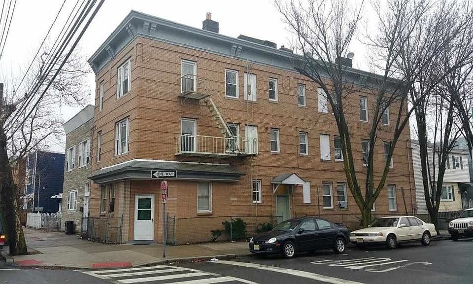 1st image of 111 Mallory Ave APT 3