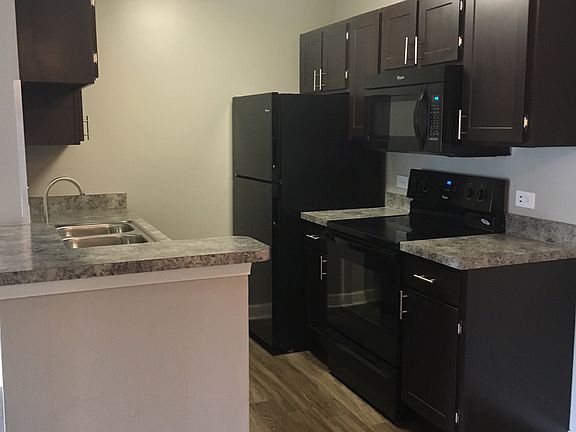3rd image of 205 N Oakhurst Dr APT 11