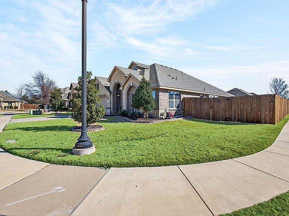 3rd image of 1502 Birdsong Ct