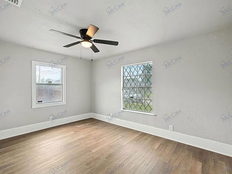 4929 Willie St — Photo 14