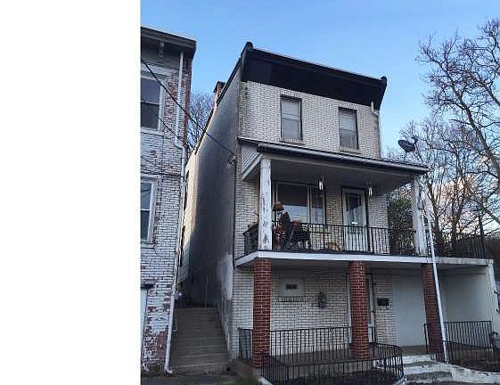 2nd image of 553 Franklin St