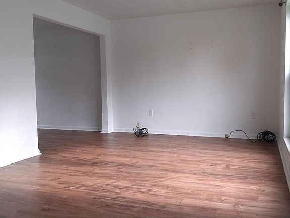 2nd image of 141 Spruce Ct APT 3