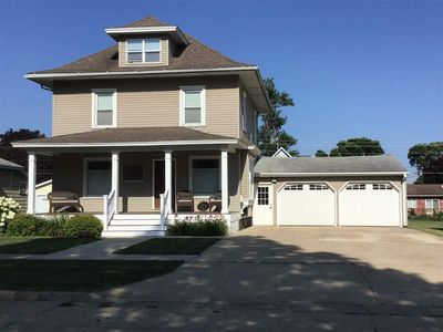 106 S Maple Ave, New Hampton, IA, 50659