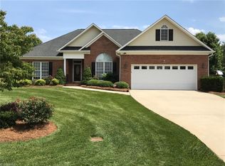 7230 Orchard Path Dr, Clemmons, NC 27012