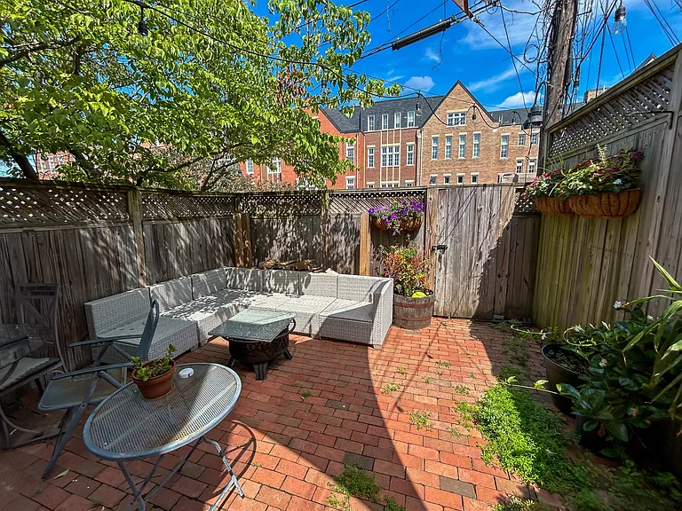 411 11th St NE — Photo 39