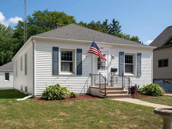 1642 Sheridan St, Oshkosh, WI 54901