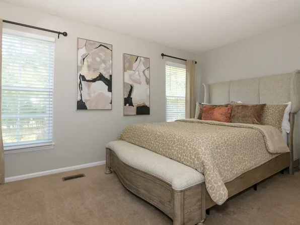 9326 Pondside Ln, Charlotte, NC 28213