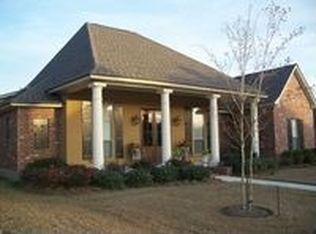 12306 Oak Brook Dr, Geismar, LA 70734
