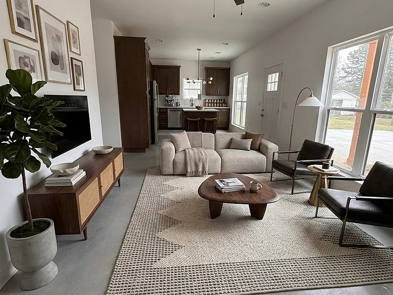 296 Whitaker Dr — Photo 3