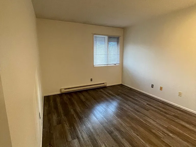 1004 E South St #6 — Photo 24