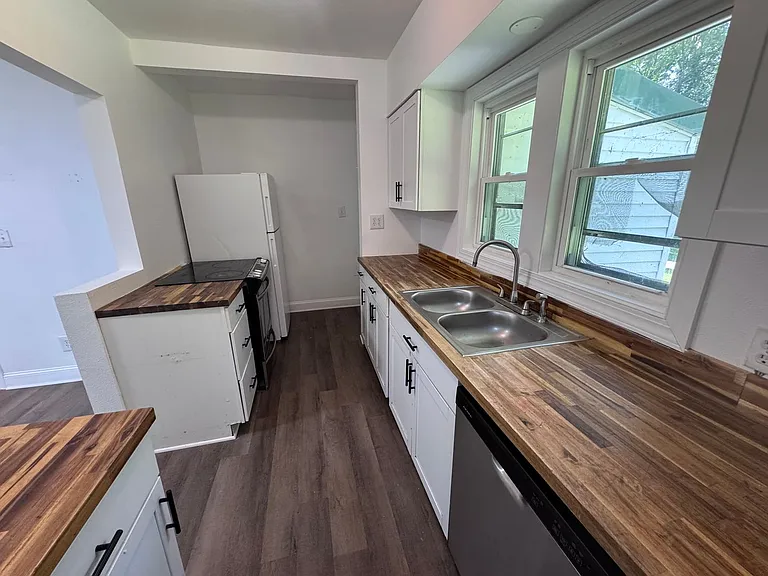 922 S 27th St — Photo 10