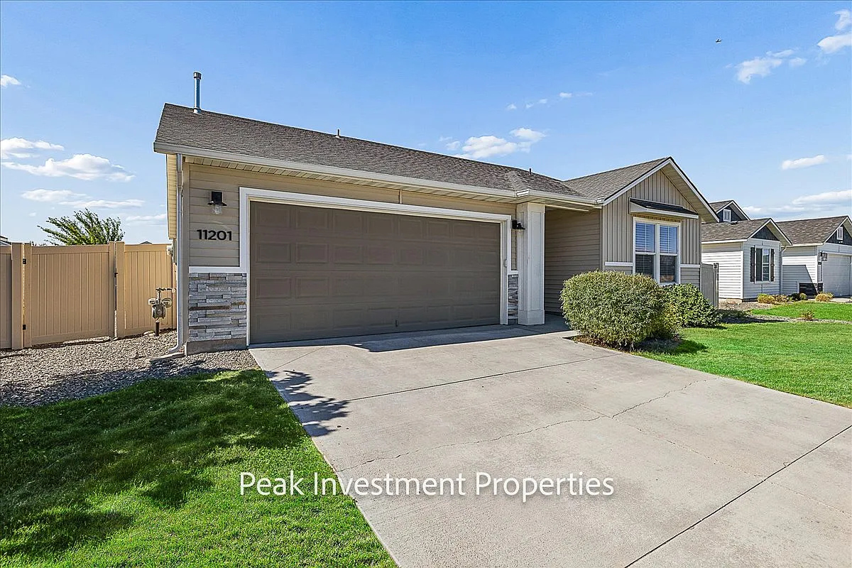 3 bed, 1364 sqft, $2,000 — Photo 2