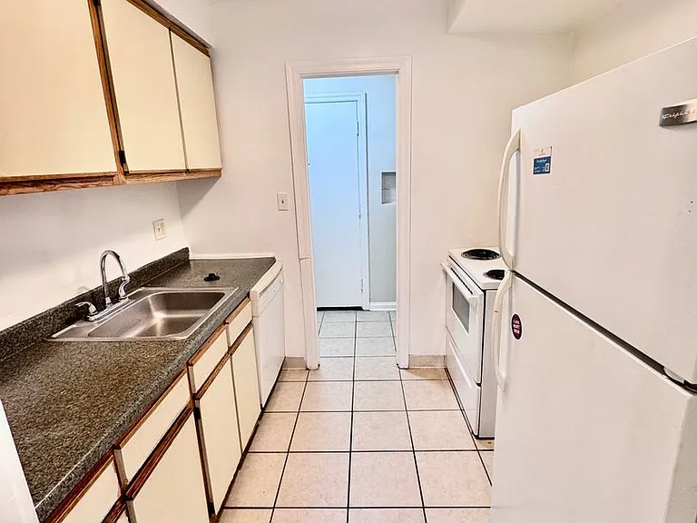 Colton House Apartments — Photo 28