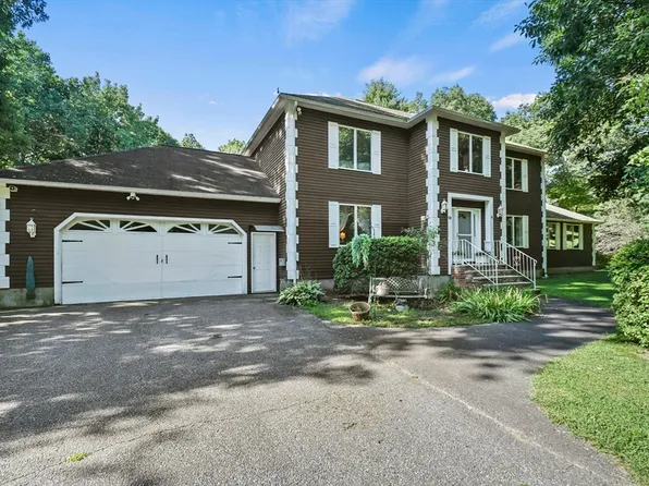 12 Poppy Ln, Dracut, MA 01826