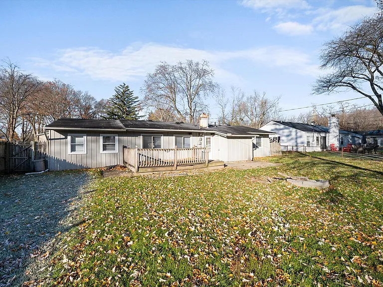 6040 Graystone Dr — Photo 32